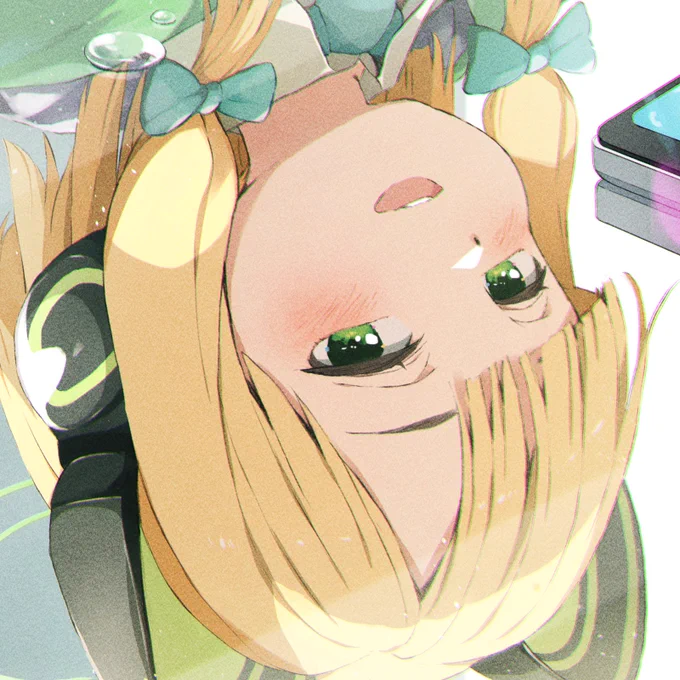 ガラスデスクに映り込んだミドリと目が合って恋に落ちる部#ブルアカ 