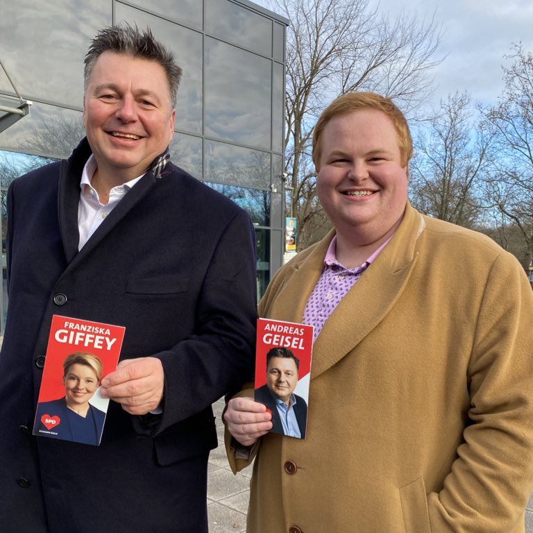 YannickvdSand's tweet photo. Gegen den Wohnungsmangel in Berlin hilft am besten bauen, bauen, bauen und das kommunal und bezahlbar! Deshalb am 12.02. @spdberlin und @FranziskaGiffey wählen.🏡👍 https://t.co/H2f1IFmOON