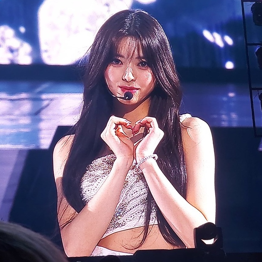 she's so pretty omfg