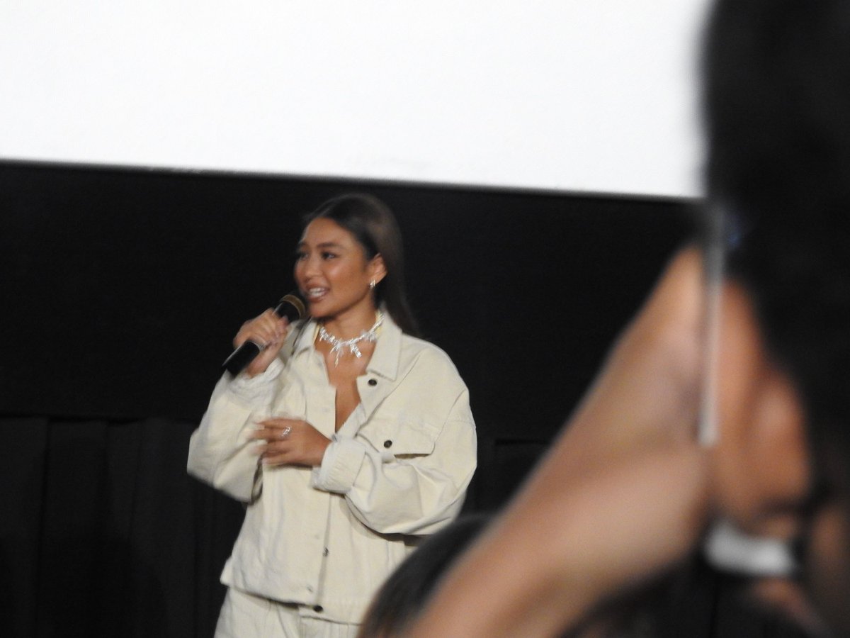 N0ZOMIKOMIYA's tweet photo. i finally saw THE NADINE LUSTRE up close. what a great way to start my year 😭 thank you naddicts! 💓 love u @hello_nadine

happy 13th anniversary @NaddictsOfc2! 🎉🤍 

NADDICTS WITH NADINE
#DELETERBlockScreening https://t.co/fTRBFBNVAH