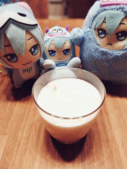 久々にタマちゃんズにお土産プリン買ってきたケーキ屋さんの美味しいやつだよ〜 