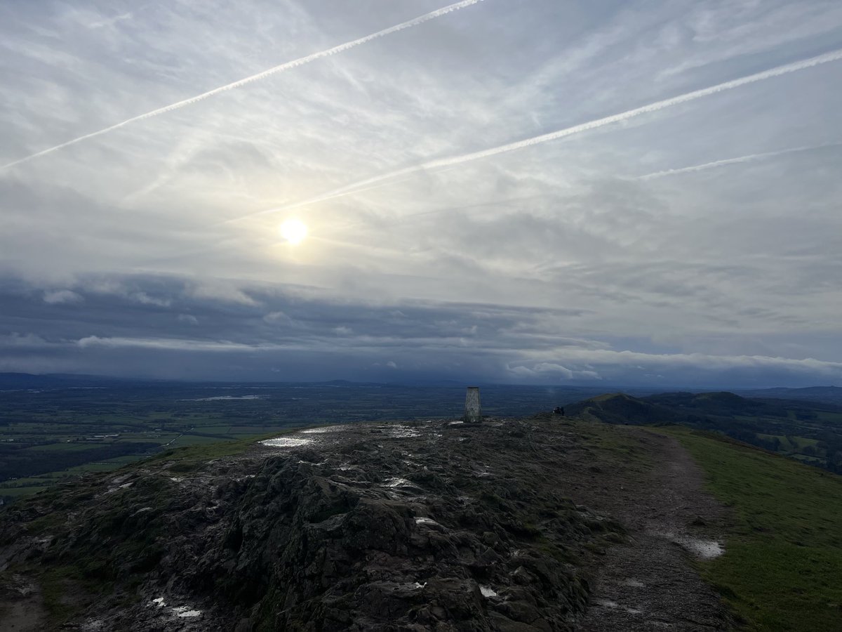 JosieAllan4's tweet photo. Followed in Tolkien’s footsteps, this morning. Zebedee gadding about with the other dogs we saw.
#Malvern #Home #MagicSkies #MagicHill #vegan https://t.co/zdocDw176c