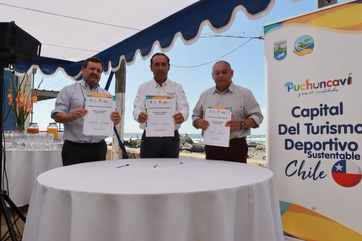 PuchuncaviMuni's tweet photo. Primera piedra del proyecto de Construcción Agua Potable y Alcantarillado Maitencillo, algo que sin duda ha sido un anhelo que por décadas han tenido los vecinos, ya que serán más de 5600 viviendas beneficiadas con @Gobernacionvalp https://t.co/em1ECN5eLF