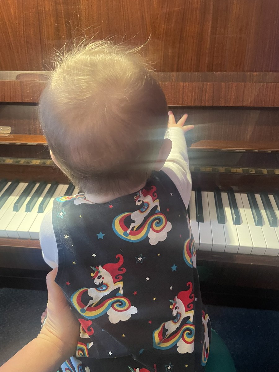 AndreaTweedale's tweet photo. Here she is now helping me warm up for today’s concert! Really looking forward to singing with @ibeadle and James Long and to meeting the lovely @songhaven_uk audiences this afternoon. https://t.co/Bglr16nPpO
