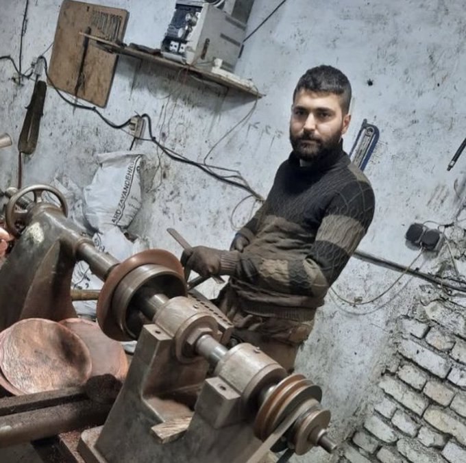 MarianoGiustino's tweet photo. Lui è #MajidKazemi di #Esfhan condannato a morte senza giusto processo.Ha affermato di essere stato costretto a confessare il falso sotto "tortura".
"...Continuavano a picchiarmi dicendo che queste armi erano mie, e io ho detto di sì,sono mie"
#IranRevolution #Iran
@RadioRadicale https://t.co/xOOiSBNrul