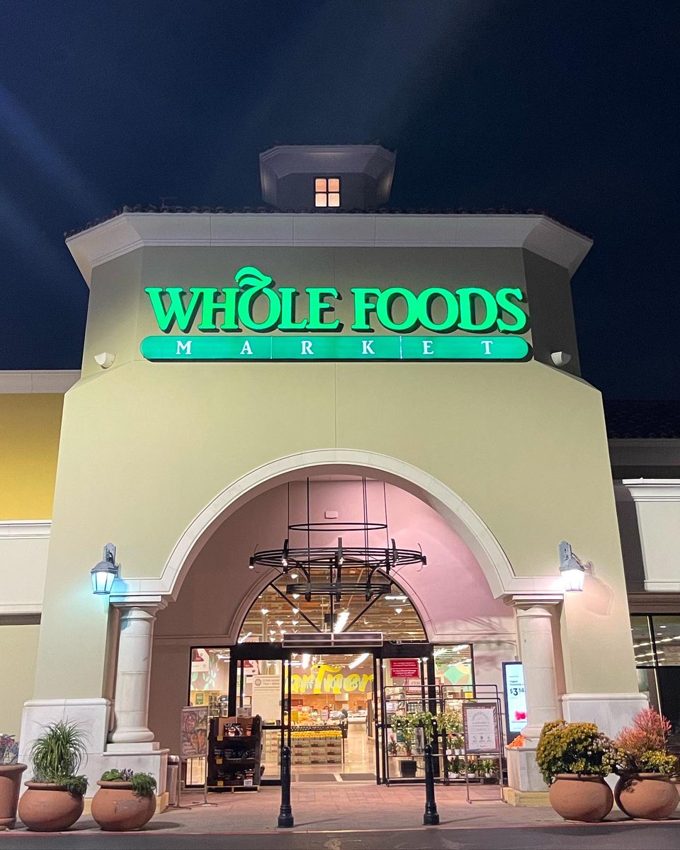 meatless_future's tweet photo. 遂にアメリカのLos AngelesにあるWhole Foods Marketにてミートレスギョーザを発見！！

嬉しすぎです😆🙌🏻🥟

#プラントベース
#ミートレスギョーザ https://t.co/iKxFw58suh