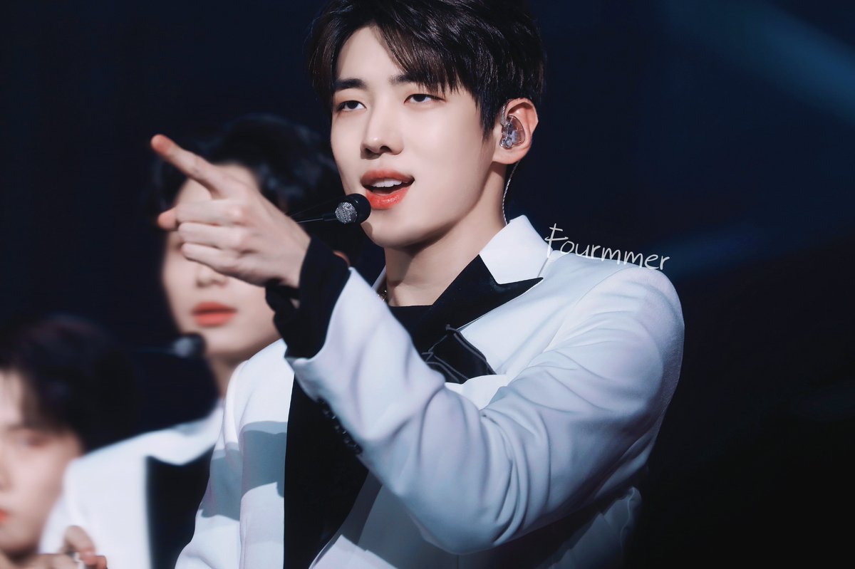 fourmmerbb's tweet photo. 230114 DTU콘서트

멋있다ㅠㅠ

#재찬 #JAECHAN #DKZ https://t.co/QnOpALPYi2