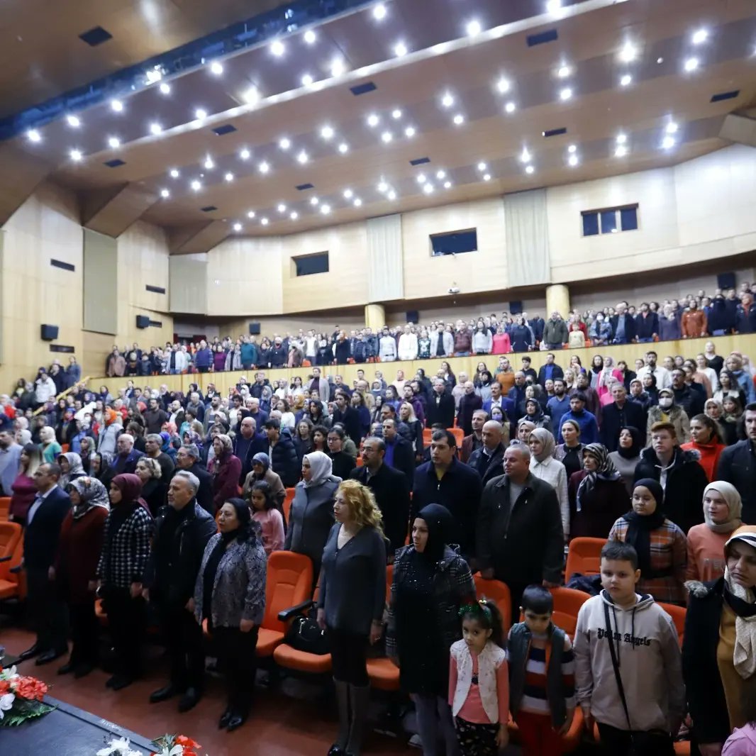 aksarayhem68's tweet photo. Valimiz Sayın @hmzaydg himayelerinde İl Milli Eğitim Müdürlüğü Halk Eğitimi Merkezi Türk Müziği Koromuzun icra ettiģi konserimizde davetliler,sevilen şarkılara eşlik ederek harika bir akşam geçirdiler.🎤🎼
@tcmeb 
@hmzaydg 
@aylinsengunt 
@haciomerkartal 
@aksarayvaliligi https://t.co/pYW8ZCcqP3