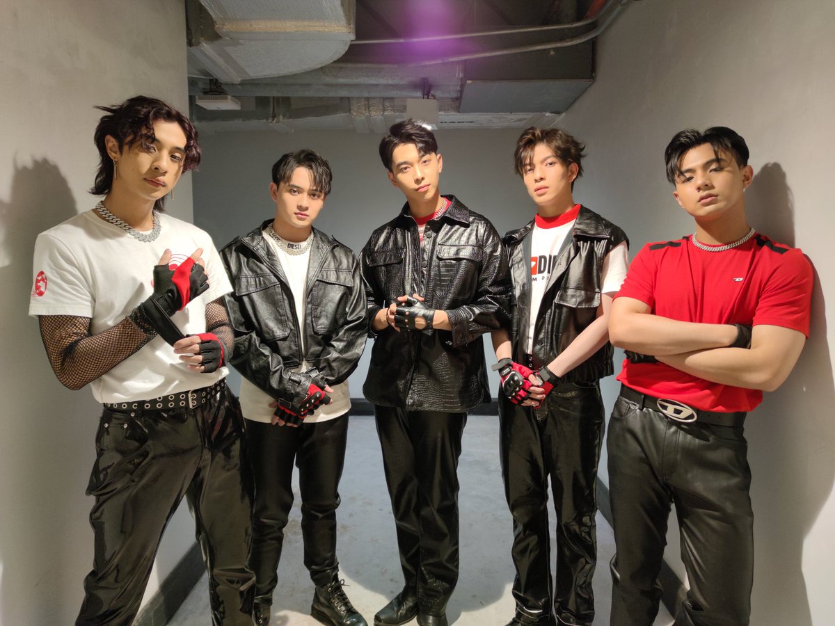 bgyo_ph's tweet photo. #BGYO | @BGYO_members looking fiery. 👀❤️‍🔥 Ready for tonight's performance at Dance Supremacy's Kings and Queens! 🧲 Also cheering for all the dance groups that will be performing tonight! ✨️ https://t.co/CV6nia6GSl