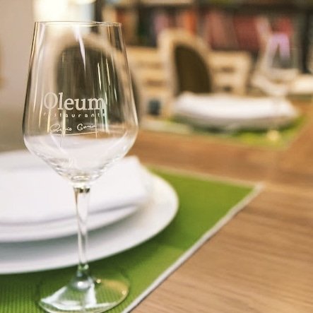 OleumRestaurant's tweet photo. #𝗠𝗼𝗺𝗲𝗻𝘁𝗼𝘀𝗢𝗹𝗲𝘂𝗺 ➡️ ¿Quieres celebrar tu evento en un espacio único? Ven a Oleum y disfruta de nuestras amplias estancias para cumpleaños, comidas de empresa, reuniones con amigos, etc.
⁣📲 Información para Pedidos y Reservas: 𝟵𝟱𝟴 𝟮𝟵 𝟱𝟯 𝟱𝟳⁣⁣⁣⁣⁣ https://t.co/2Y1tDWWwgo