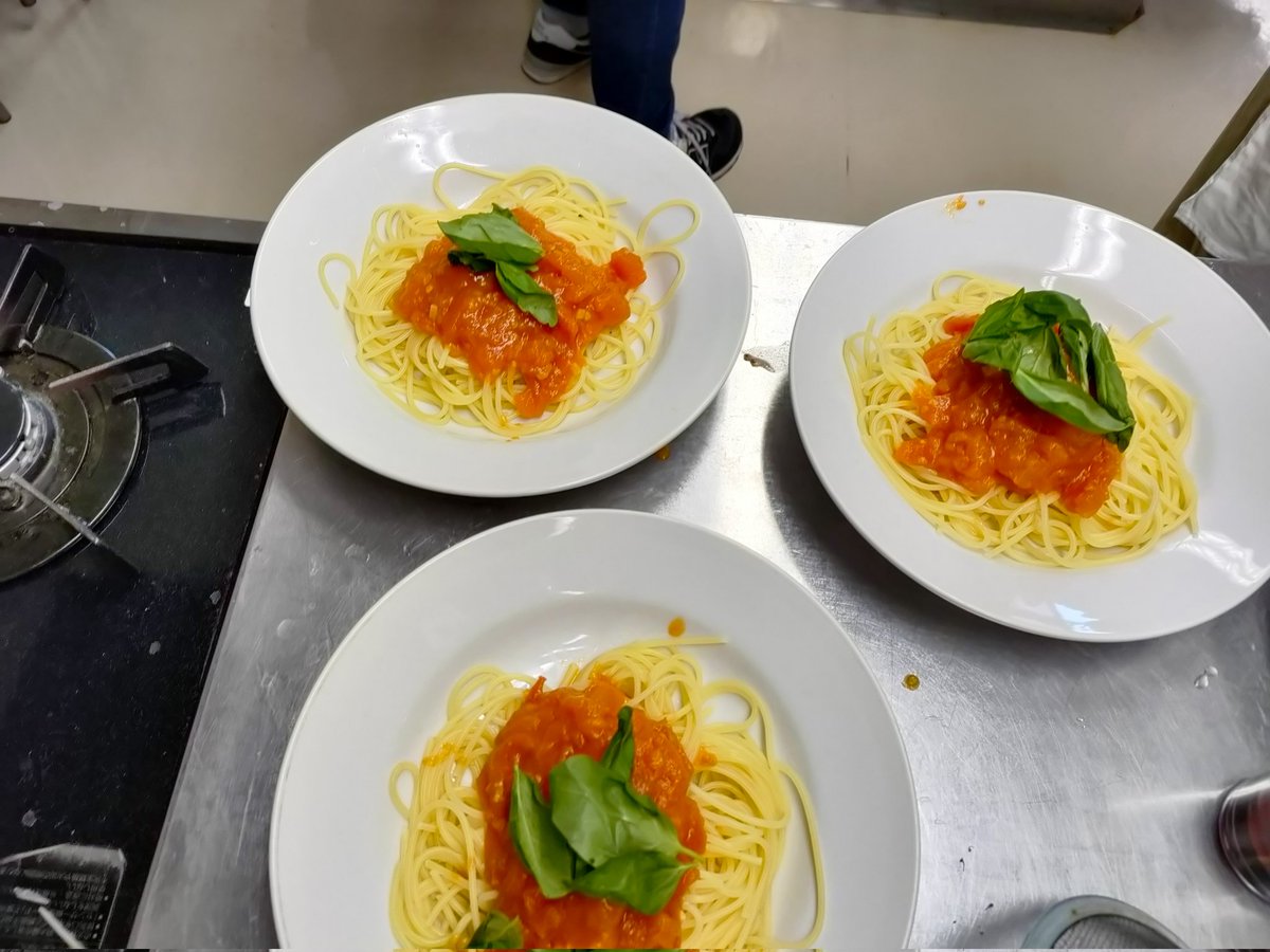 mukkubebe's tweet photo. Men's Italian Cooking Class!pomodoro！ https://t.co/qfMnRmjlZW