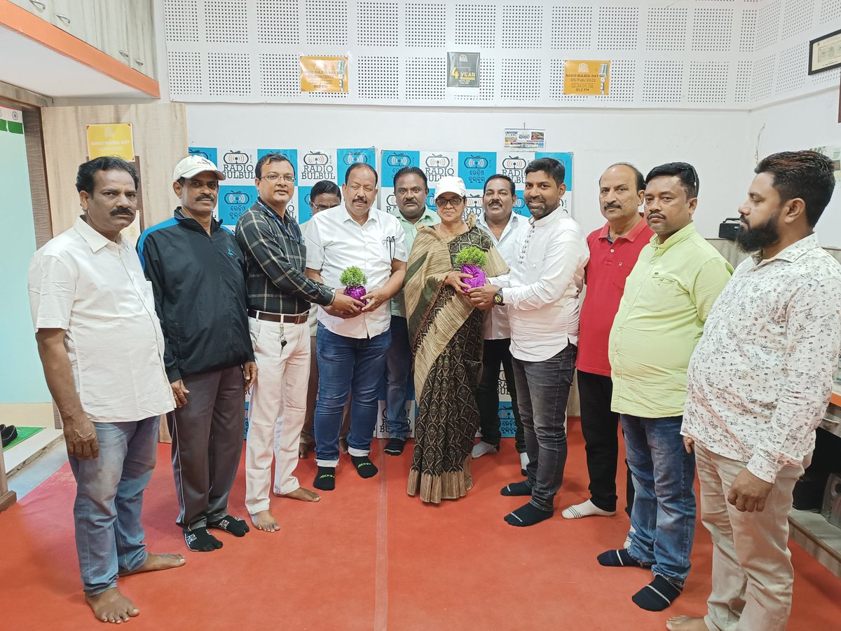 RadioBulbul's tweet photo. It was an immense pleasure that
#RadioBulBul team today felicitated Tahera Khatun newly appointed Adviser SC&STandminority Affair Odisha in Bhadrak @CMO_Odisha @DM_Bhadrak @Sanjibkumallick @manishrathor90 @niyazlive @MOMAIndia @Amar4Odisha @SecyChief https://t.co/gGAa5BA26L
