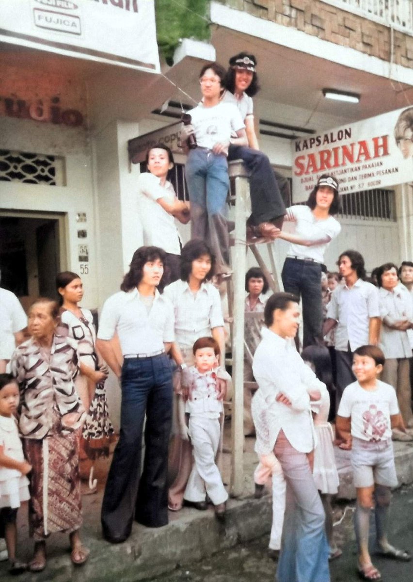 txtdaribogor's tweet photo. Perayaan Cap Go Meh Street Festival di Jalan Suryakencana Kota Bogor tahun 1978. https://t.co/uYuSlEaEzv
