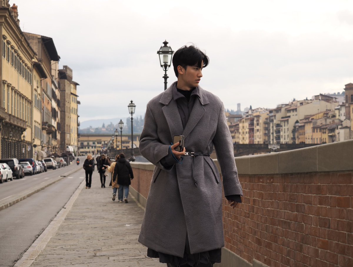 GQThailand's tweet photo. #GQStyle สไตล์ของ #เตตะวัน ที่มาในลุคจาก #เซนญ่า #Zegna ระหว่างการเดินเที่ยวรอบกรุงมิลาน
.
ติดตามการเดินทางครั้งนี้ของ @Tawan_V เพื่อร่วมชมแฟชั่นโชว์เซนญ่า คอลฯ ฤดูหนาว 2023 #ZegnaFW23 ที่จะจัดขึ้นในวันที่ 16 มกราคม 2023 เวลา 21:00 น. (ไทย) ได้ที่ #GQThailand เท่านั้น

#Tawan_V https://t.co/UhkaAU4lFX