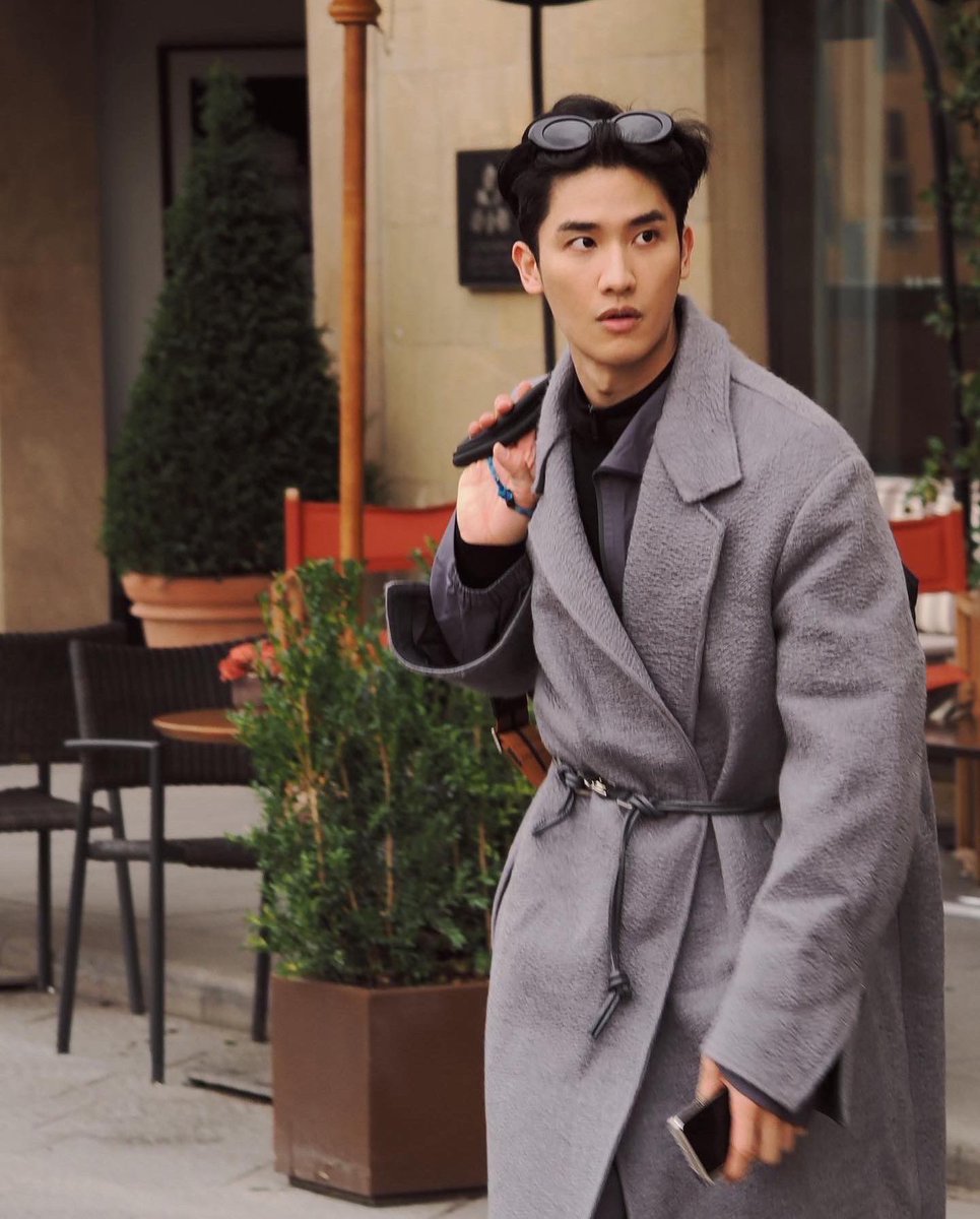 GQThailand's tweet photo. #GQStyle สไตล์ของ #เตตะวัน ที่มาในลุคจาก #เซนญ่า #Zegna ระหว่างการเดินเที่ยวรอบกรุงมิลาน
.
ติดตามการเดินทางครั้งนี้ของ @Tawan_V เพื่อร่วมชมแฟชั่นโชว์เซนญ่า คอลฯ ฤดูหนาว 2023 #ZegnaFW23 ที่จะจัดขึ้นในวันที่ 16 มกราคม 2023 เวลา 21:00 น. (ไทย) ได้ที่ #GQThailand เท่านั้น

#Tawan_V https://t.co/GbX96a81sX
