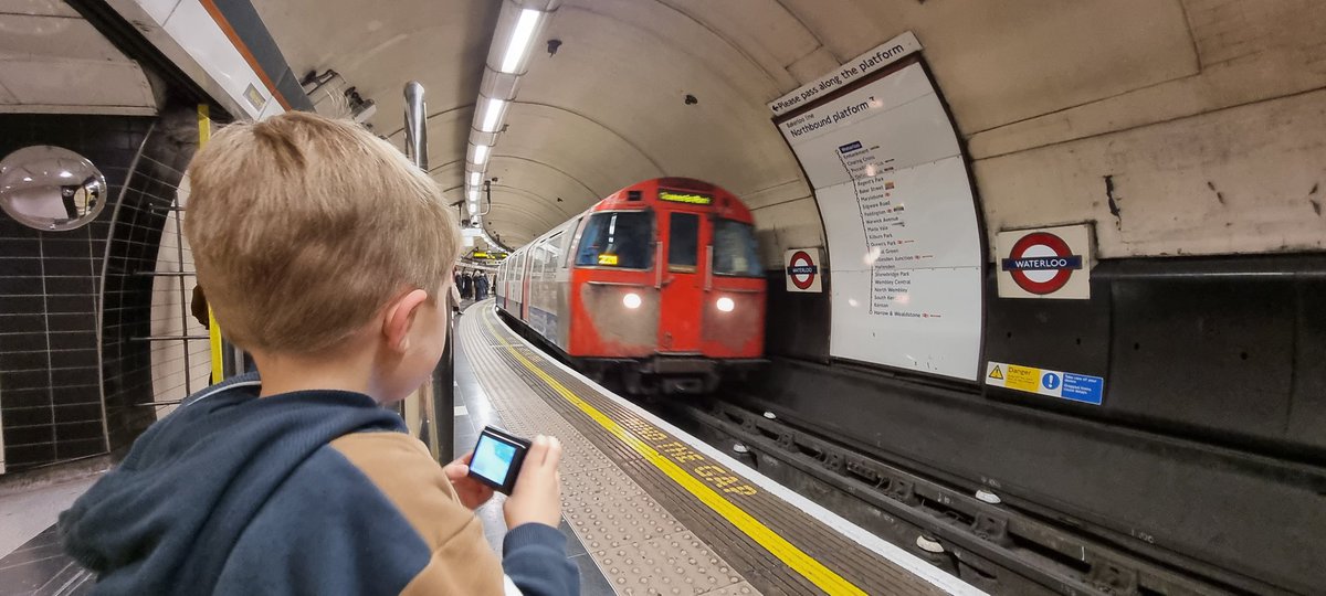 ukrailadventure's tweet image. It's not possible for us to come to London and not end up on the #Bakerloo line 😆 we even got a whistle from the driver for the first time. Lovely stuff!