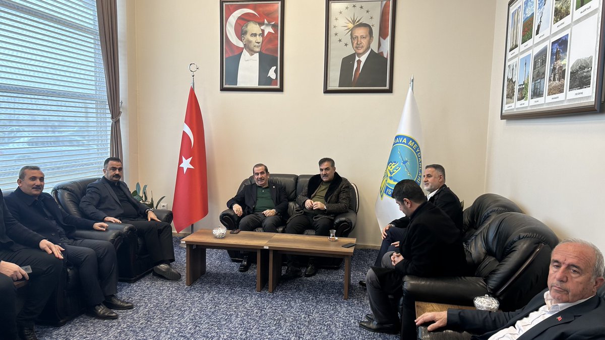 MumtazCoban's tweet photo. Bir dizi temas ve ziyaretlerde bulunmak üzere şehrimize teşrif eden Milletvekillerimiz Sn. Cemal Taşar ,Sn. Vahit Kiler Bey’ i,İl Başkanımız ,Belediye Başkanlarımız ve Ak parti Teşkilatımız ile Muş Havalimanında karşıladık.

@tasar_cemal 
@Vahit_Kiler 
@EnginGunceoglu 

#Bitlis https://t.co/8MHnrDuU9o