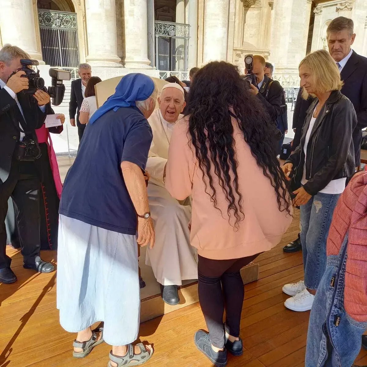 JamesMartinSJ's tweet photo. Beautiful images from Pope Francis's regular meetings with transgender people at his General Audiences. Thanks to Italian journalist @iscaramuzzi for this incredible story, first reported in La @repubblica, now in English exclusively on @OutrchCatholic https://t.co/abFE7llYKE https://t.co/8F0xGAKjdg