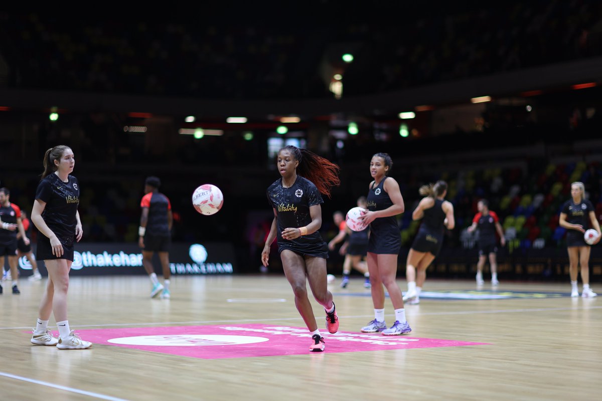 EnglandNetball's tweet photo. Here's your Future Roses starting 7 for the curtain raiser! 📋
🏴 GK - @JaydaPechova
🏴 GD - @MillieSanders01
🏴 WD - @AliyahZii
🏴 C - @16_taylorr
🏴 WA - @suzieliverseidg
🏴 GA - @kira_rothwell
🏴 GS - @berrineil https://t.co/RrLEWVEzd9