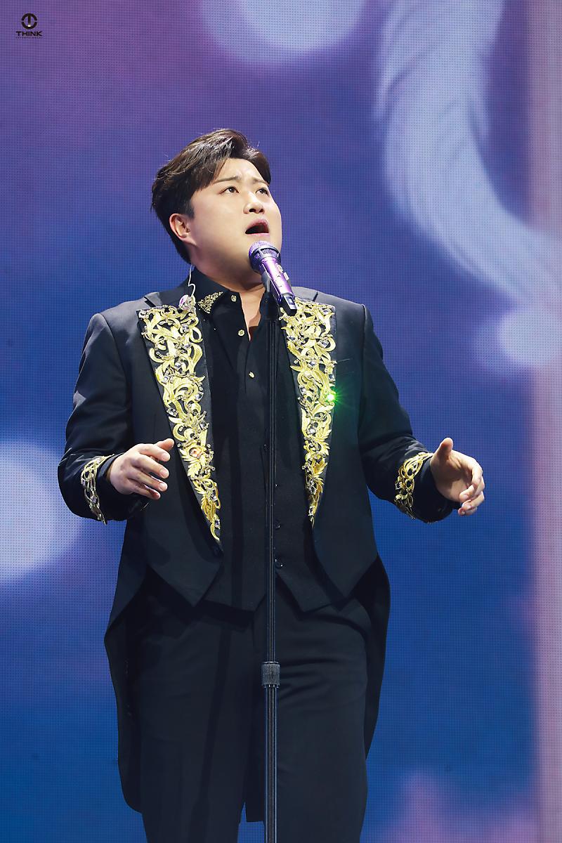 At9yCDRngL8cOpt's tweet photo. 김호중 그대가 자랑스러워요 본업으로 만날수 있다니 팬으로서 최고의 행복입니다
언제나 최고의 자리에서 빛이나는 아티스트가 되세요💜💜💜
[단독] '트바로티' 김호중, 오는 3월 '정통 클래식 콘서트' 연다 (출처 : 텐아시아 | 네이버 TV연예) https://t.co/gvSmWrNTFp https://t.co/aPybjIQkmt