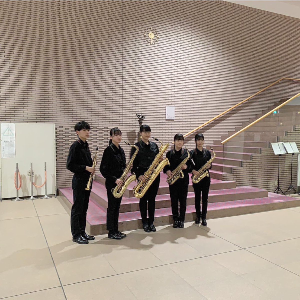 anwe_2024's tweet photo. 今日は北海道アンサンブルコンテスト・管楽器個人コンテスト 旭川地区予選でした！
旭農を代表して、アンサンブルにはSax.の5名、個人にはHr.が出場しました！
結果はアンサンブルはゴールド金賞🏅、個人は銀賞🥈でした‼️
2組とも自分たちの力を最大限発揮できた演奏でした🎶 https://t.co/8EC9H6osyF