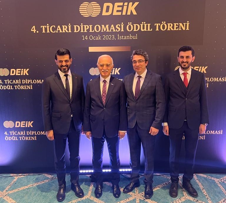 gso_kurumsal's tweet photo. Yönetim Kurulu Üyemiz @CengizKonukoglu, @deikiletisim tarafından düzenlenen 4.Ticari Diplomasi Ödül Törenine katılarak DEİK Yönetim Kurulu Başkanı @NailOlpak, DEİK Türkiye-Irak İş Konseyi Başkanı @halitacar, DEİK Yönetim Kurulu ve İcra Kurulu Üyesi Mesut Acar ile bir araya geldi. https://t.co/ZegtGp3IQx