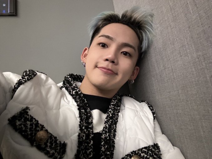 Fmbn8F8aEAIVccX?format=jpg&name=small