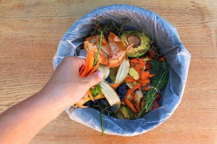 zafranmustafa's tweet photo. Buat suami, pastikan sebelum tidur sampah dalam rumah terutamanya tulang tulang &amp; sisa isa makanan dibuang.

Kalau susah juga nak buang sebab tinggal pangsapuri (apartment) seeloknya ikat elok2 dan masukkan dalam tong sampah, tutup sebaiknya sebelum dibuang esok. https://t.co/yYgxjskBo2