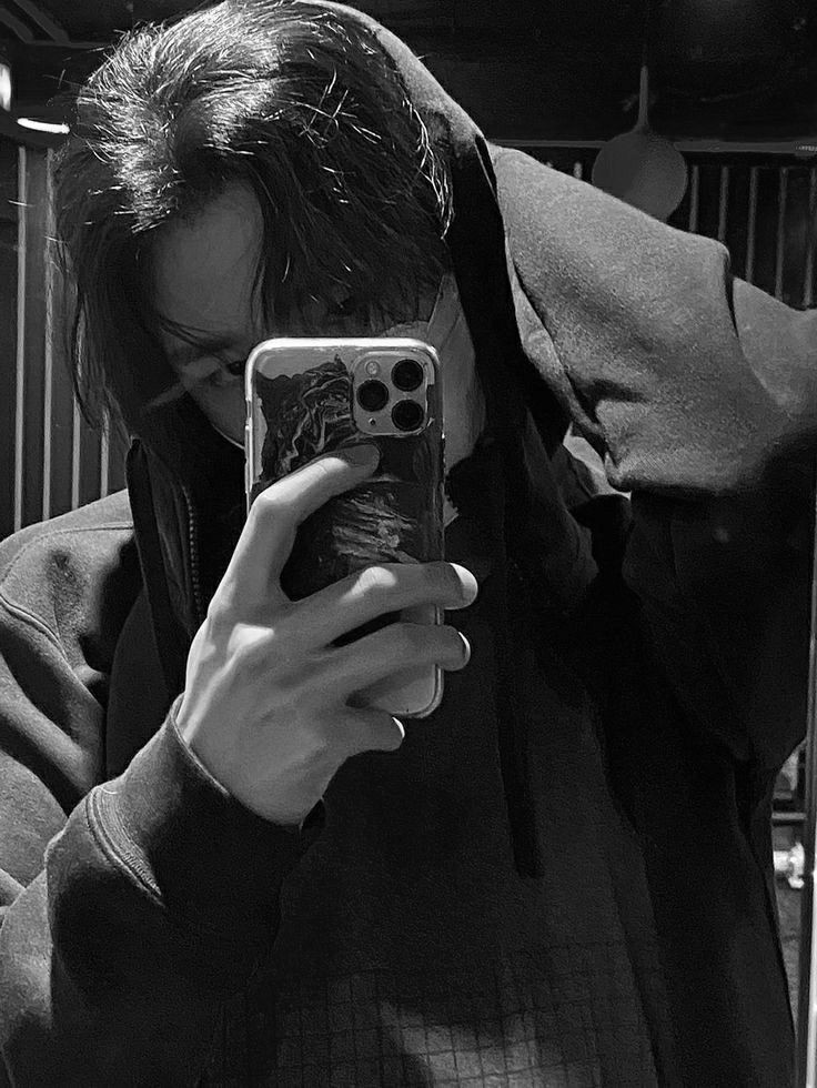 ᅠᅠ
ᅠᅠ
hello! long time no see. quick photos before and after the gym, i wanted to wish y'all a nice day, good weekend and a lot of rest! xoxo, zachariah. 
ᅠᅠ
ᅠᅠ