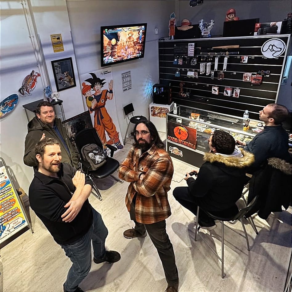 Dogendinfo's tweet photo. Cambia el año, pero no cambian los #ViernesEnDogend jugando en familia al #DragonBallFighterZ.
#videojuegos #BarrioDelPilar #DogendInformatica https://t.co/IjsR4z4ddu