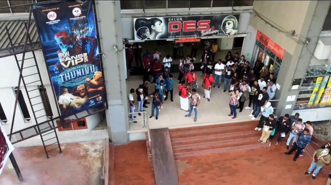 Thalafansml's tweet photo. #Thunivu PERAK FDFS SOLD OUT IN @LFSCinemasMY 😁❤️🔥

See You'll For #AK62 

@malikstreams @DiamondzProject
#Thunivu #ThunivuByMSC #AjithKumar #NoGutsNoGlory 
#ThunivuHitsKWFirst100Crs https://t.co/3AljQfosb4