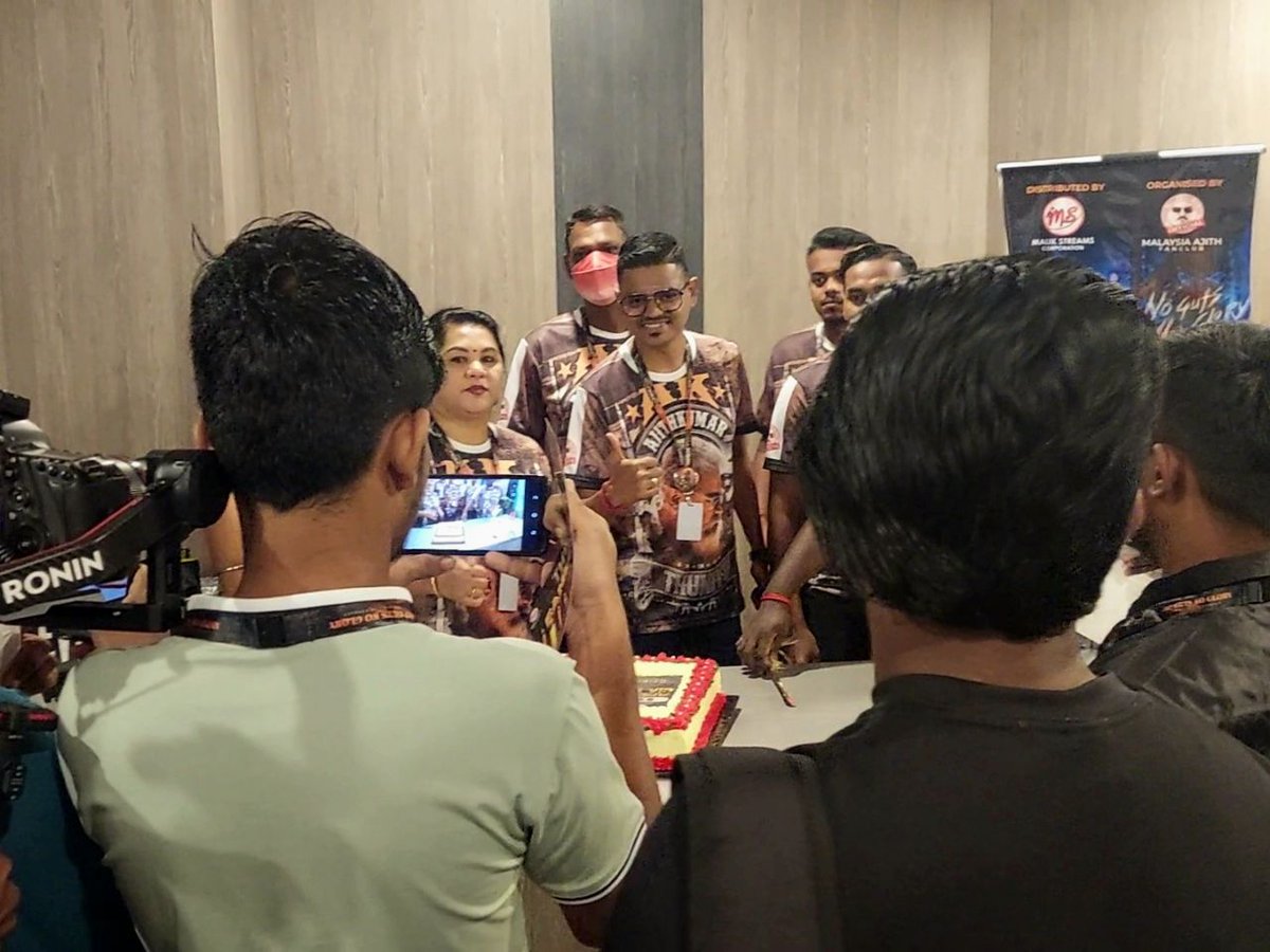 Thalafansml's tweet photo. #Thunivu PERAK FDFS SOLD OUT IN @LFSCinemasMY 😁❤️🔥

See You'll For #AK62 

@malikstreams @DiamondzProject
#Thunivu #ThunivuByMSC #AjithKumar #NoGutsNoGlory 
#ThunivuHitsKWFirst100Crs https://t.co/3AljQfosb4
