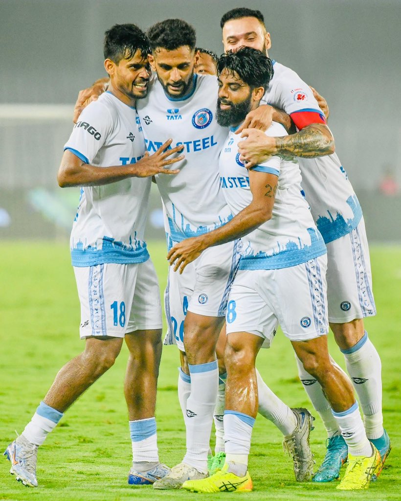 germansingh28's tweet photo. 🔝Grit and determination shown from the entire team to comeback from a goal down to scoring two and seal the game with a much needed Win
Happy to be back on the pitch and help my Team We keep fighting till the end
Onto the next one💪🏼
#jamshedpurfc #EBFCJFC #jamkekhel #wmk #GS28 https://t.co/moJsYhY9dI