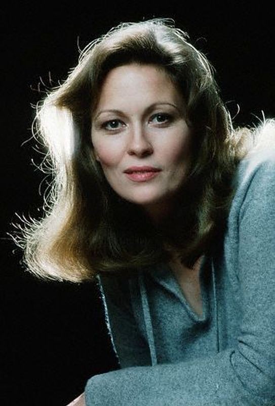 Happy Birthday, Faye Dunaway! Born January 14th, 1941, in Bascom, Florida.   