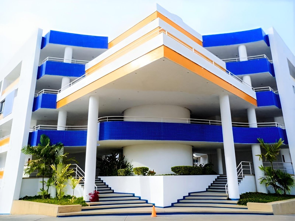 Evergreen inmobiliaria C.A. ofrece en venta apto dúplex, ubicado en el C.R Coral Plaza
📍#Lechería, #Anzoategui
✓ Planta Baja: Sala, Cocina, comedor, baño, área de lavado, terraza
✓ Planta Alta: 3 habitaciones, 2 baños y estudio 
✓Dos p/estacionamiento techados y maletero