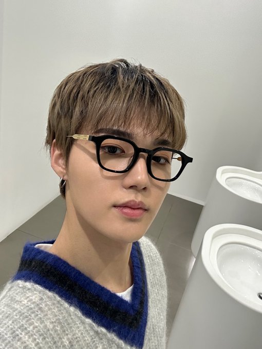 FmbsbSBakAAuwoz?format=jpg&name=small