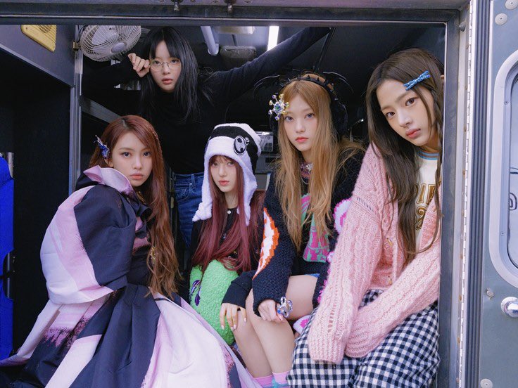 npomvtt's tweet photo. HINO 🎉! NewJeans conquistou seu 4° win da era de Ditto no episódio de hoje do Music Core.
Parabéns ao grupo e aos Bunnies!
#Ditto4thWin https://t.co/eT1ima17q1