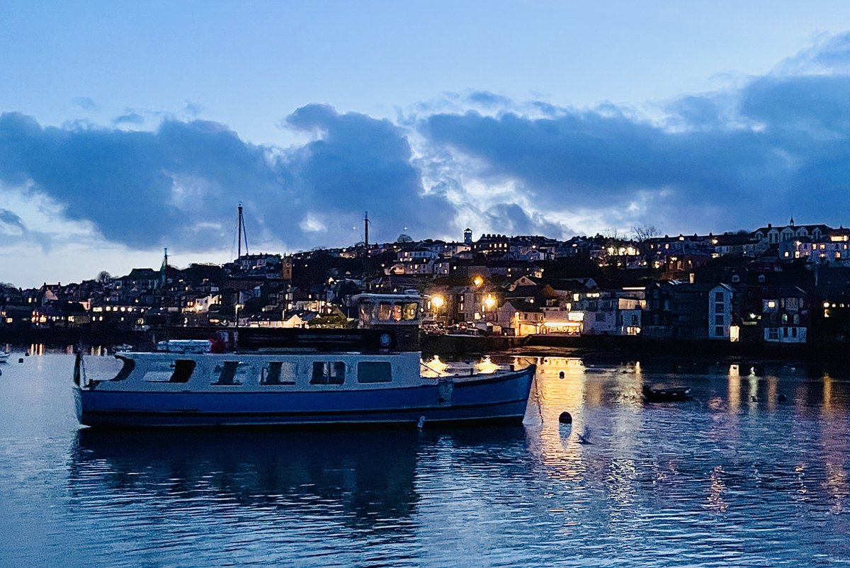 Falmouth at dusk from the water. What a lovely view ✨ #lovefalmouth #swisbest #coastalliving #bythesea #lovewhereyoulive #ilovecornwall #falmouth