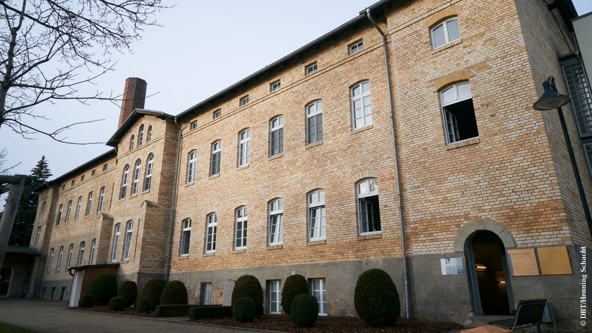 Heute im Bundestag (@hib_nachrichten) on Twitter photo Bundestagspräsidentin <a href="/baerbelbas/">Bärbel Bas</a> (SPD) besucht heute im Kontext der diesjährigen Gedenkstunde des Bundestags am #27Januar die Gedenkstätte #Bernburg an der Saale. Dort gedachte sie der rund 14.000 ermordeten Patienten aus Heil- und Pflegeanstalten sowie Häftlingen...Ein Thread🧵 Bundestagspräsidentin <a href="/baerbelbas/">Bärbel Bas</a> (SPD) besucht heute im Kontext der diesjährigen Gedenkstunde des Bundestags am #27Januar die Gedenkstätte #Bernburg an der Saale. Dort gedachte sie der rund 14.000 ermordeten Patienten aus Heil- und Pflegeanstalten sowie Häftlingen...Ein Thread🧵