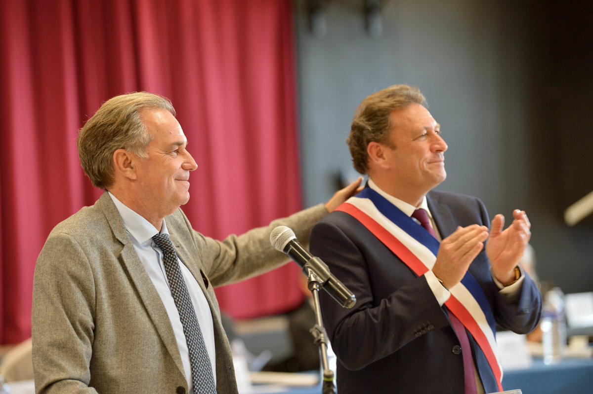 Toutes mes félicitations à mon ami <a href="/FdeCanson/">François de Canson</a>, réélu brillamment maire de #LaLondeLesMaures ce matin !

Chef de file du Var à la #RegionSud, je compte sur lui pour piloter les politiques régionales dans tout ce département exceptionnel. 

À tes côtés, mon ami ! 👏