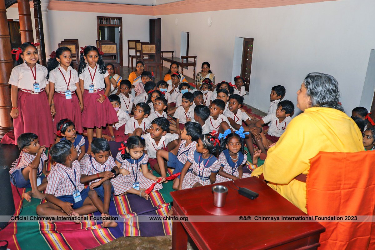 ciftweets's tweet image. Students of Govt. LP School Parppancodu, spent a #funfilled day at the #CIFcampus with a value enriched tour of the ancient maternal birth home of #SriAdiSankaracharya. Brni. Devaki Chaitanya shared insightful stories and songs with the students. #schooldays #picnic #Childhood