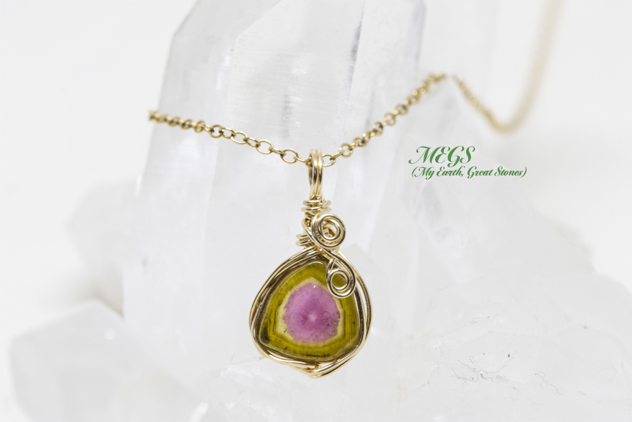 MEGS_Jewelry's tweet photo. 💗新作情報💗
ウォーターメロン��ルマリン ～地球エネルギー  ワイヤーアートジュエリー ペンダントトップ（満月制作）💎

2023年1月7日 蟹座満月🌕に制作

ご購入はこちら
https://t.co/5OPdnLMyqY

#ワイヤーアート #ワイヤーラップ #ワイヤージュエリー  #10月誕生石 #ウォーターメロントルマリン https://t.co/bq5JRTVvde