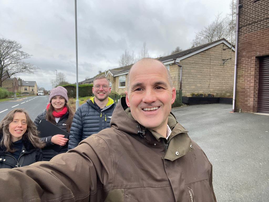 scottdismith's tweet image. 👍 Great to be joined by @JakeBerry for another of our street surgeries in #Facit and #Shawforth.

🙏 Thanks to Catherine and @laurabeth_t for their help - lots to be getting on with!