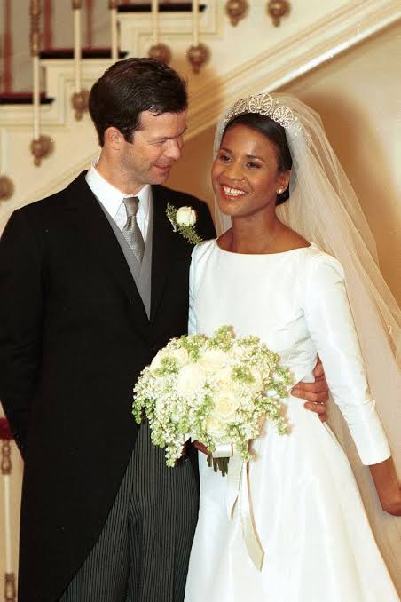 jayne_eggins's tweet photo. Princess Angela of Liechtenstein is a Pan-American fashion designer & member of the Liechtenstein princely family. Born in Panama & raised in the United States, Angela was the first woman of primarily African descent to marry into a reigning European dynasty. 1/2
#PrincessAngela https://t.co/lSejQ9fvw8