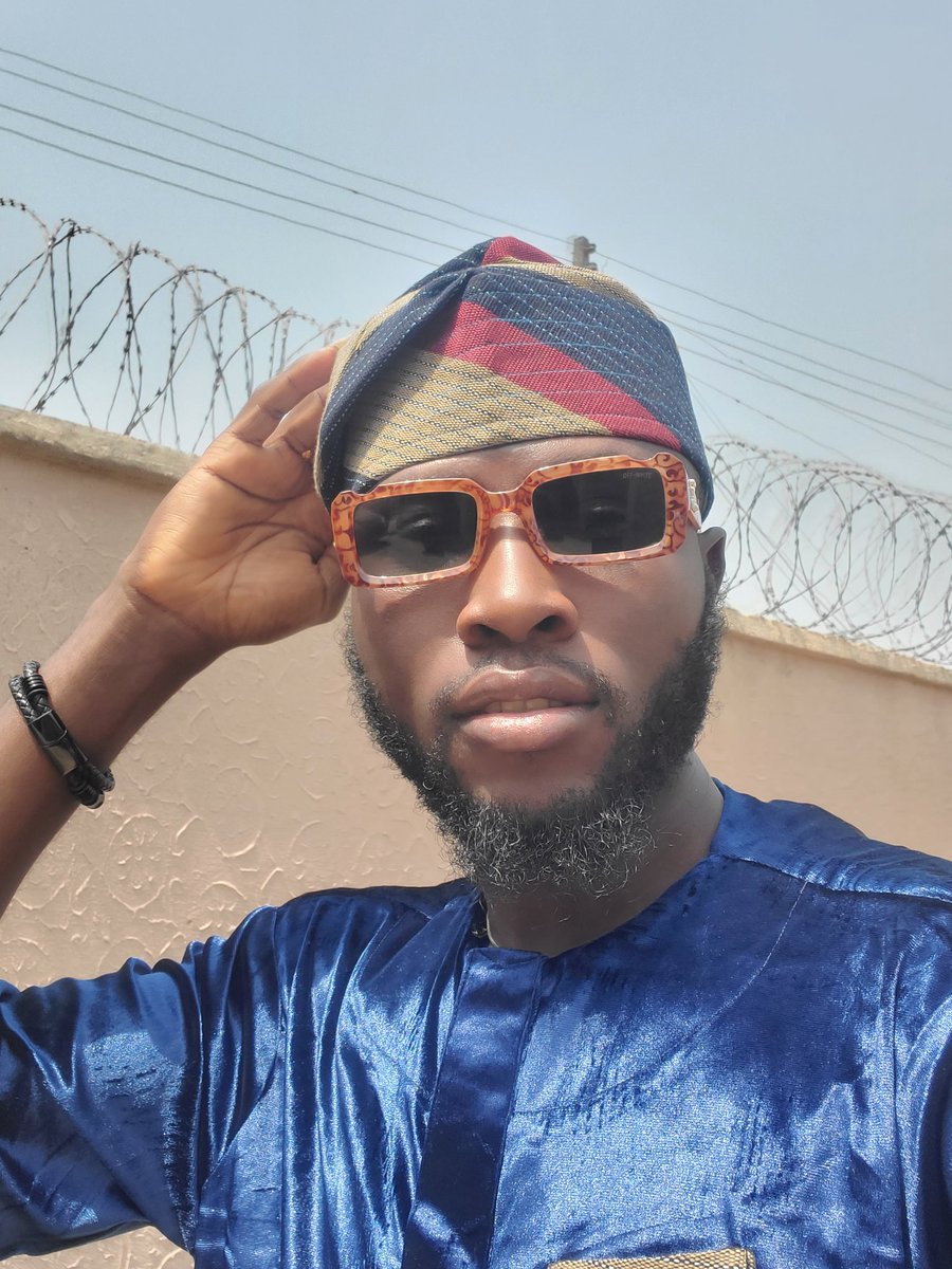 D_JosephAdeosun's tweet photo. BREAKING: Ekiti man, mostly known as TJA spotted heading outside in Omigade Estate, Osun State. 

Call your girlfriend ooo and confirm her location. 

Kindly, treat as urgent 😄

cc: @InsideOsogbo @insideEDE @InsideOsun @Cheyih_Viktah @tosinlarewaju @Iam_Sir_Afod @the_odunola https://t.co/zKvfUlmGxm