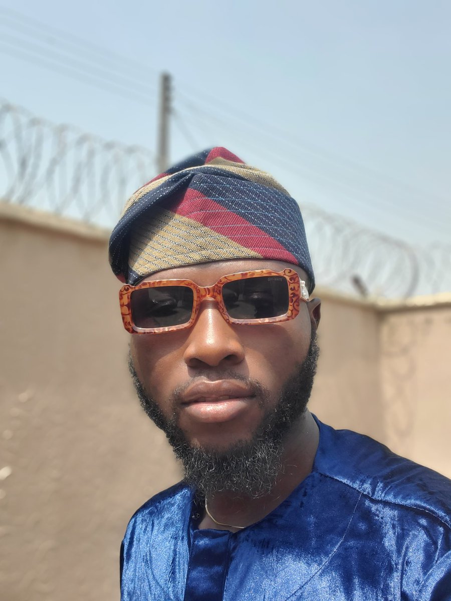 D_JosephAdeosun's tweet photo. BREAKING: Ekiti man, mostly known as TJA spotted heading outside in Omigade Estate, Osun State. 

Call your girlfriend ooo and confirm her location. 

Kindly, treat as urgent 😄

cc: @InsideOsogbo @insideEDE @InsideOsun @Cheyih_Viktah @tosinlarewaju @Iam_Sir_Afod @the_odunola https://t.co/zKvfUlmGxm