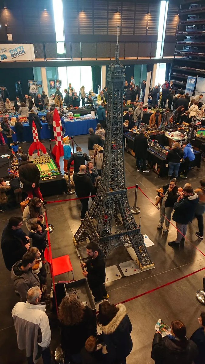 ChtiLug's tweet photo. Non, ce n'est pas @Brickmitri 💙 que nous avons invité.
Et, oui, il y a à manger sur place.

C'est juste une tite #expo #lego de qualité.

En ce moment, à la salle Dany Boon (oui) à #Lesquin
#chtibrick #chtilug https://t.co/t0avTkjyog