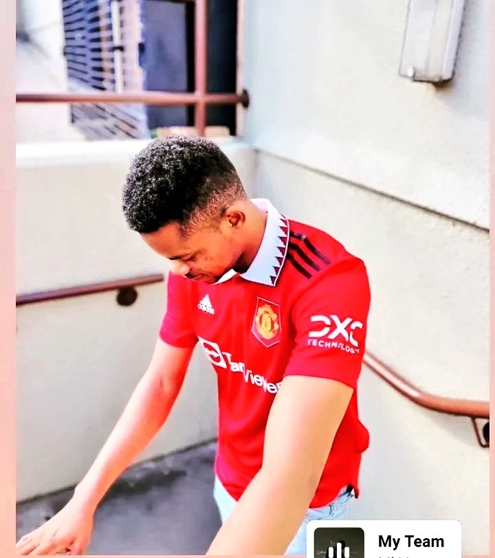 TMbalala's tweet photo. @ManUtd Manchester is Red ♥️
 I'm red Manchester always ❤️❤️❤️ https://t.co/SIOhQKqXcf