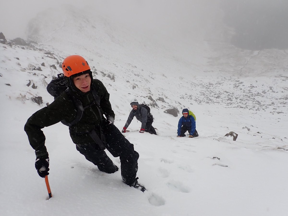 LakesWeather's tweet image. The freezing level dropped markedly today from above freezing on the summits down to roughly 600m by the afternoon. Expect and be prepared for more ice and snow if you’re heading up high tomorrow! Wes #thinkwinter