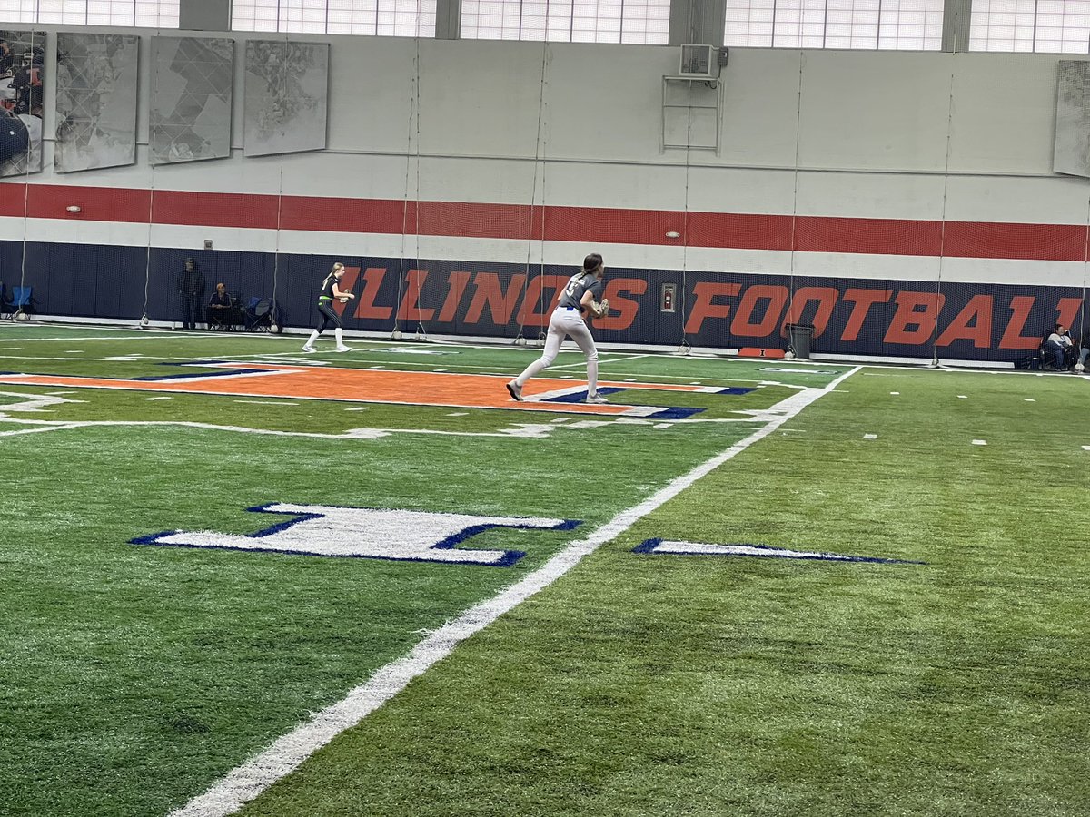 sham_eliza's tweet image. 5:15am start for camp with @IlliniSB. Loving it and great to see an old teammate and friend! Just need my new uniform! #lunchtime #UnityStrong @JennaFlessner @TyraPerry13 @Unity2026Butler @LegacyLegendsS1 @ExtraInningSB @Los_Stuff @NCSA_Softball @QrRecruiter @TopPreps